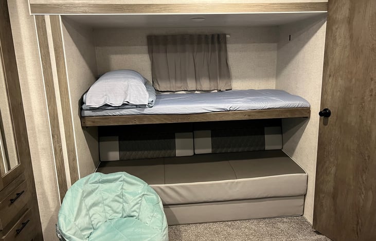 Queen size fold out, twin bunk above