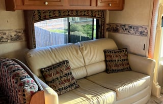 2010 Damon Daybreak 35BD