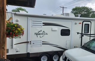 Great Family Getaway w/ 2 Slide Outs(Hybrid)