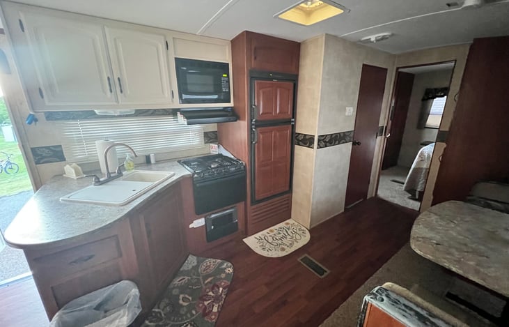 Kitchen/living room slideout