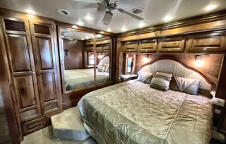 2012 Tiffin Phaeton 40 QTH, Pets and Kids Friendly