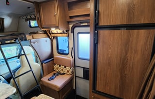 Leprechaun-Pet-Friendly Class C Made for Exploring