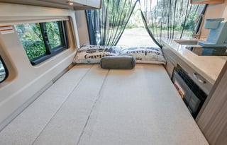 180 WEEKEDAYS ! Sleeps 4/SEATS 4 pop up tent