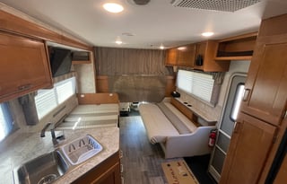2019 Winnebago Minnie Winnie 31G Bunkhouse
