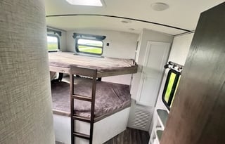 2021 Keystone Bullet 330BHS TT Sleeps 9