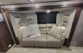 ♣Full size BUNKS♣Sleeps 6♣Private Queen master♣