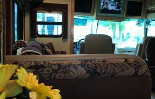 2005 Dolphin Motor Coach Dolphin A