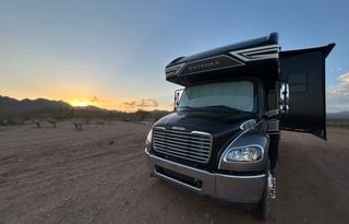 Five-Star Desert Oasis on Wheels!