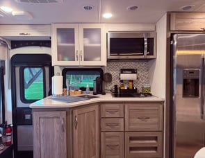 Winnebago Adventurer 34W