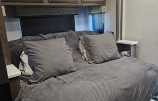 225.00 !week day, king bed,1.5 bath/ sleeps 6