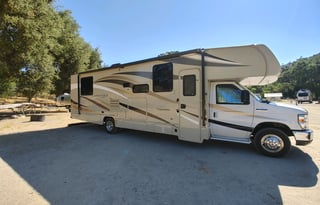 This Classy Class C is Clean, Comfortable & Cozy!