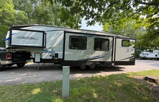 2019 Arctic Wolf 38' Bunkhouse 5th Wheel- sleeps 8