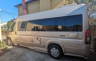 Roadtrek Zion lithium batteries & option Starlink