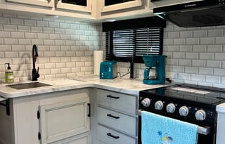 Rolling Resort-Travel Trailer-28ft-Dog Friendly