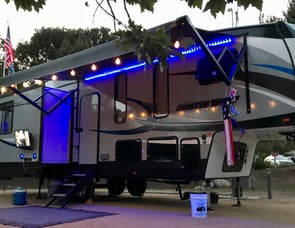 Forest River RV Cherokee Arctic Wolf 295QSL8