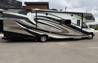 2016 Forester 3011DS/sleeps 8