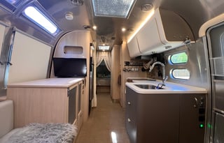 Airstream Globetrotter 27FB