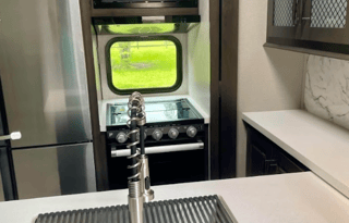 Grand Design Momentum 350G **Toy hauler (OKFL2209)