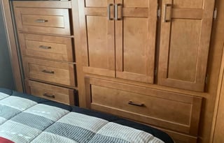 National Park-friendly Class C sleeps 8!