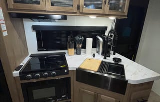 2025 Grey Wolf Fully Loaded & Pets Friendly