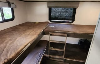 2020 Grand Design Transcend 32BHS 1 1/2 bath!