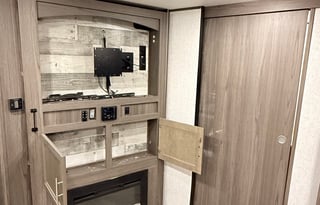 Spacious & Move-In Ready RV for Long-Term Rental