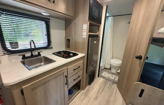 Clean & Cozy Coleman 17B Camper