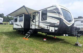 Outback | Large & Luxurious w/ Bunkhouse Sleeps 10