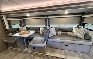 Sleeps 10! Private Bunk House and Bedroom!