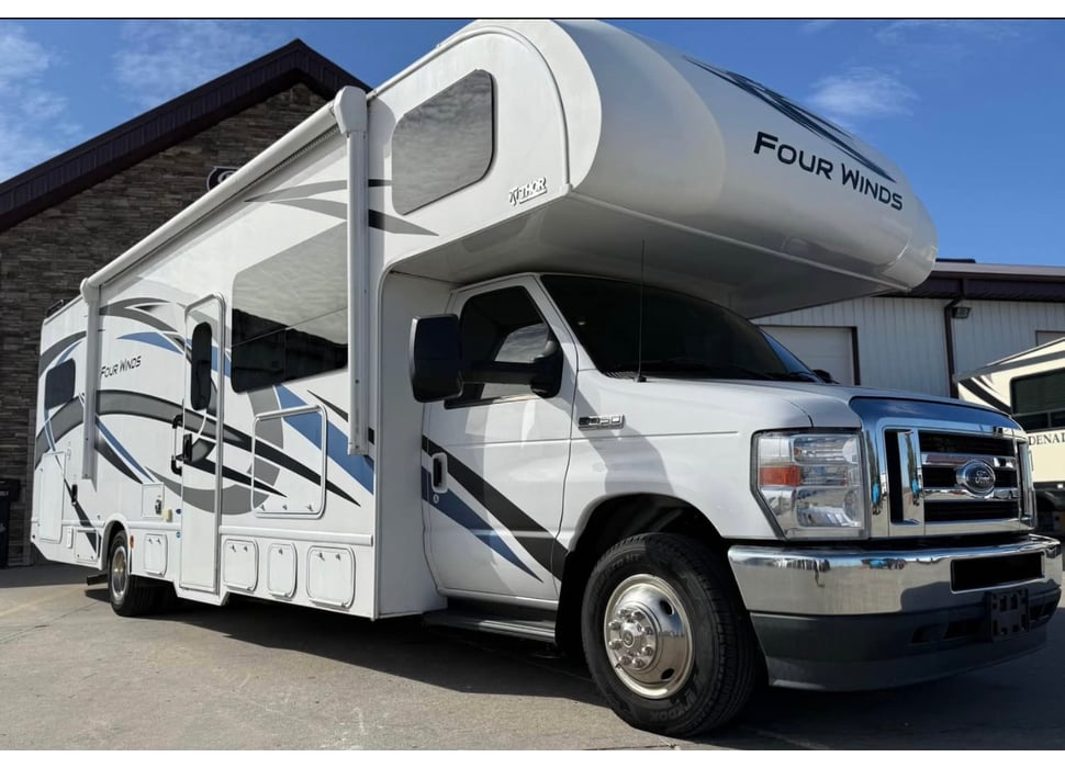Class C Motor Home rentals in Republic