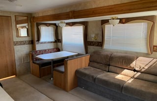 Free as a Bird Camper Sleeps 8 '06 Jayco Jayflight