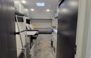 Bunks★Queen★EXIT 407