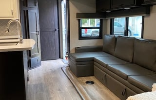 Happy Glamping in the Open Range with 1 1/2 baths!