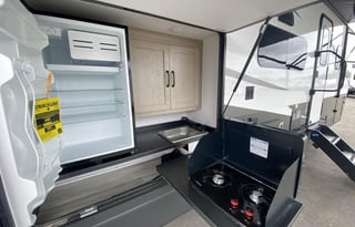 Rockwood Couples Coach w/ Outdoor Kitchen $99/wkdy