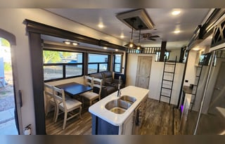 2022 Keystone RV Avalanche 390DS