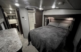 42ft Sundance 5th Wheel. Sleeps 10!