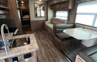 Luxury Family RV • Sleeps 7 • Fully Stocked