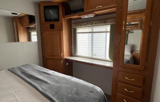 Class A Gulf Stream Sun Voyager - 32'