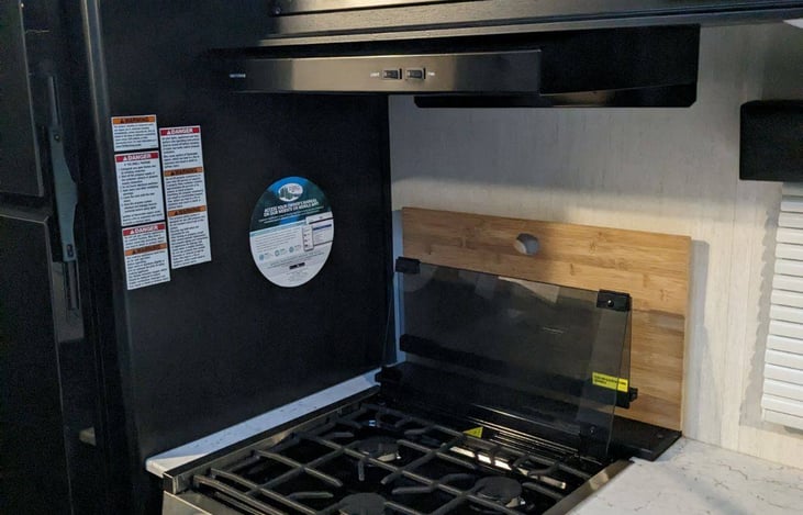 Cutting board and all kitchen utensils are ready for your comfort!