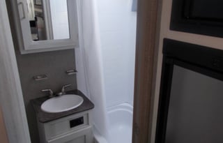 19' Trailer w/E-Bike & Solar, Pet-Friendly