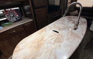 LARGE FAMILY CAMPER WITH PRIVATE QUEEN BEDROOM