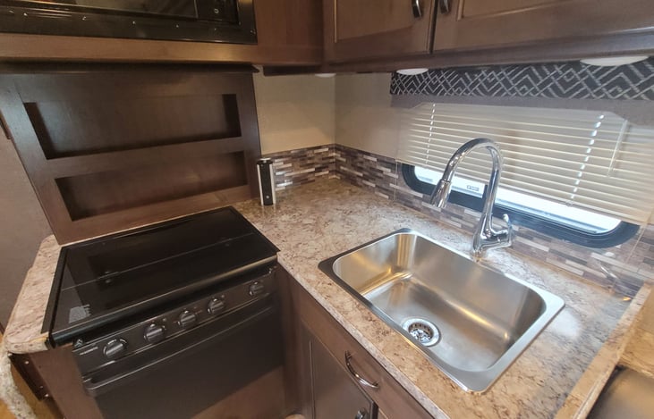 Full mini kitchen. Stove, oven, sink, refrigerator.