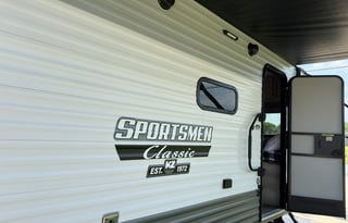 Modern Camper for your Glamping Needs!!!!