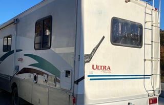 Cozy Gulf Stream RV- pets ok!