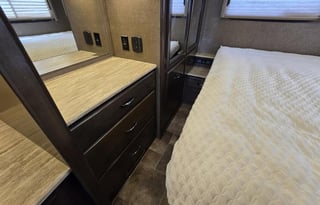 2017 Thor Motor Coach Vegas 25.4