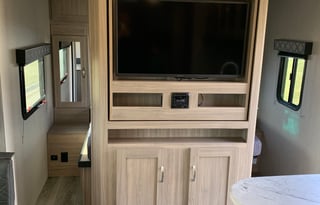 BRAND NEW 2021 Coachmen Freedom Express 257BHS