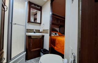 2008 Fleetwood RV Tioga 31M - Self Leveling