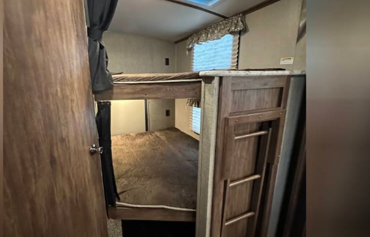 Bunkhouse- can sleep 2 on top and 2 on bottom