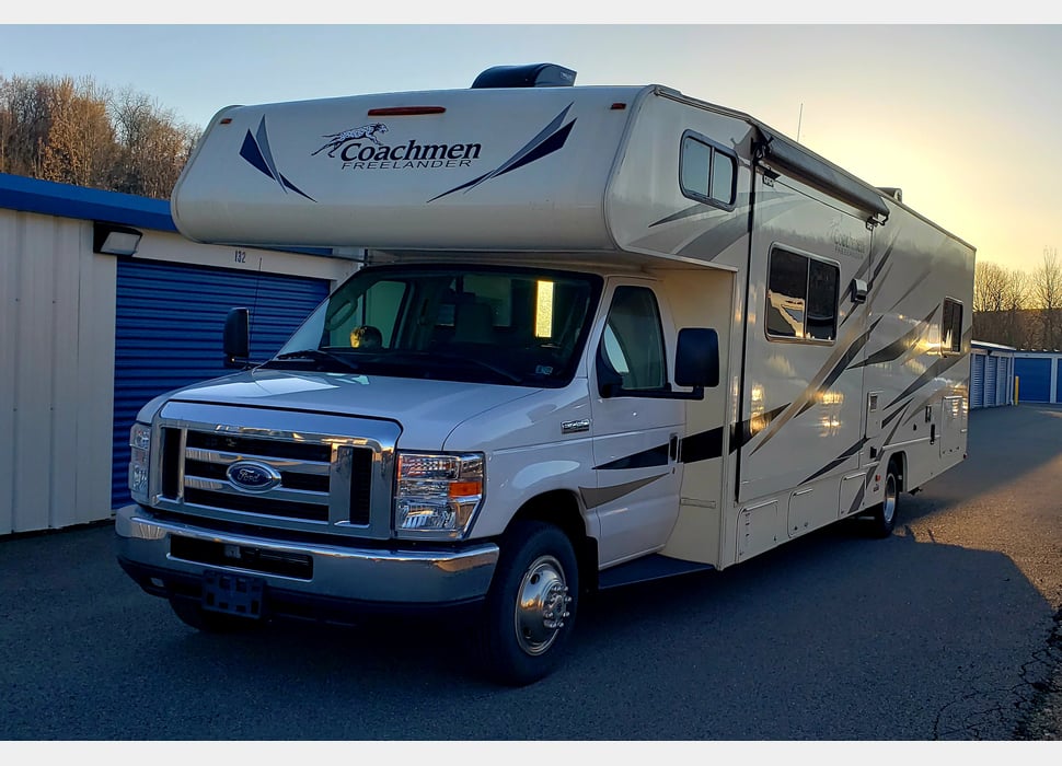Class C Motor Home rentals in Cross Junction
