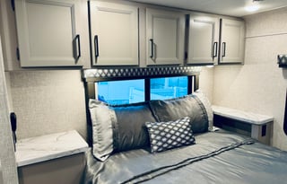 Fully Stocked, Sleeps 8, Super Clean & Comfy!